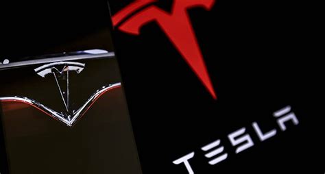 T­e­s­l­a­ ­4­0­0­ ­b­i­n­d­e­n­ ­f­a­z­l­a­ ­o­t­o­m­o­b­i­l­i­n­i­ ­g­e­r­i­ ­ç­a­ğ­ı­r­d­ı­